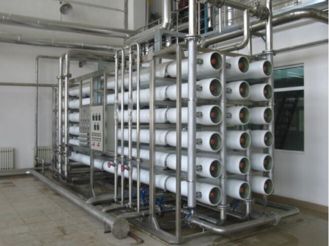 16噸/小時(shí)反滲透水處理設(shè)備 16噸/小時(shí)反滲透水處理設(shè)備